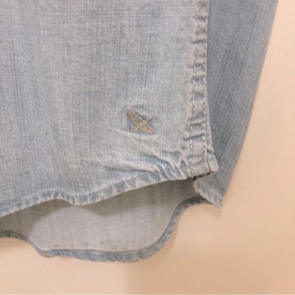 Eddie Bauer Sleeveless Button Up Top, Light Blue - Picture 4 of 8